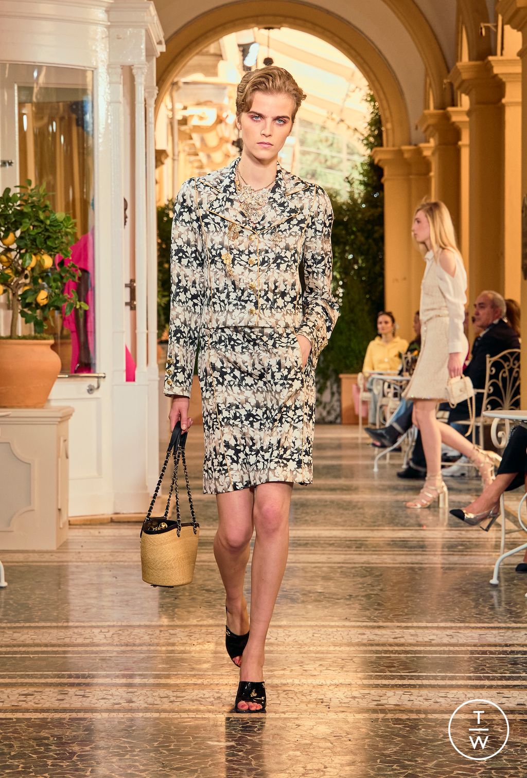 Fashion Week Paris Resort 2026 look 29 from the Chanel collection womenswear