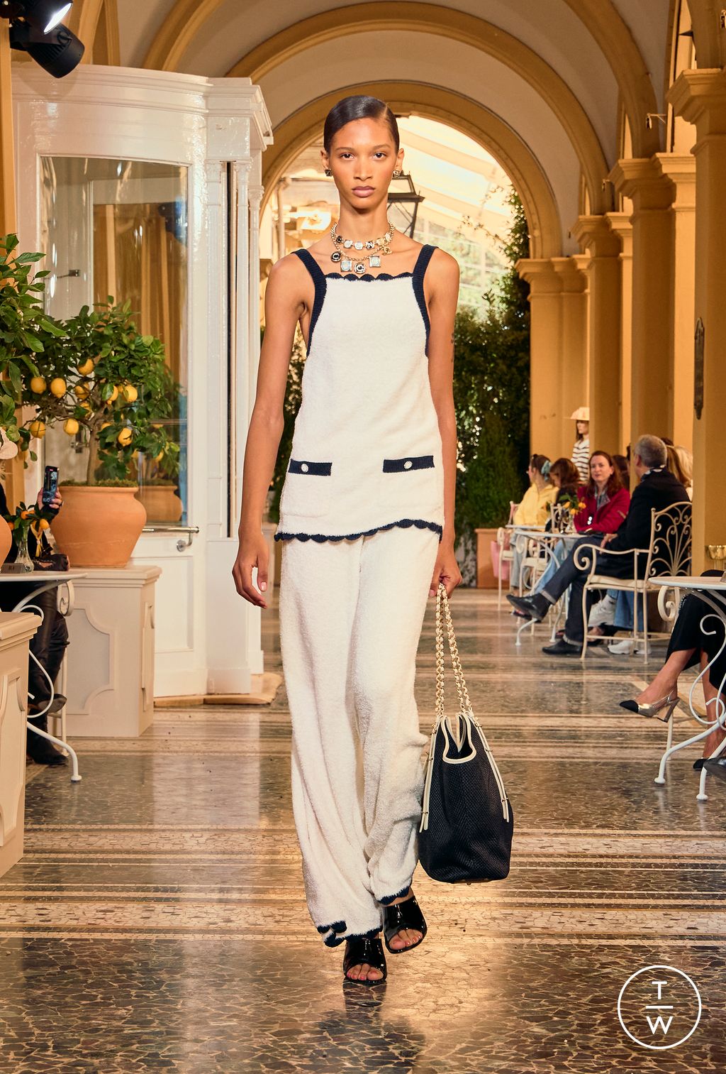Fashion Week Paris Resort 2026 look 5 from the Chanel collection 女装