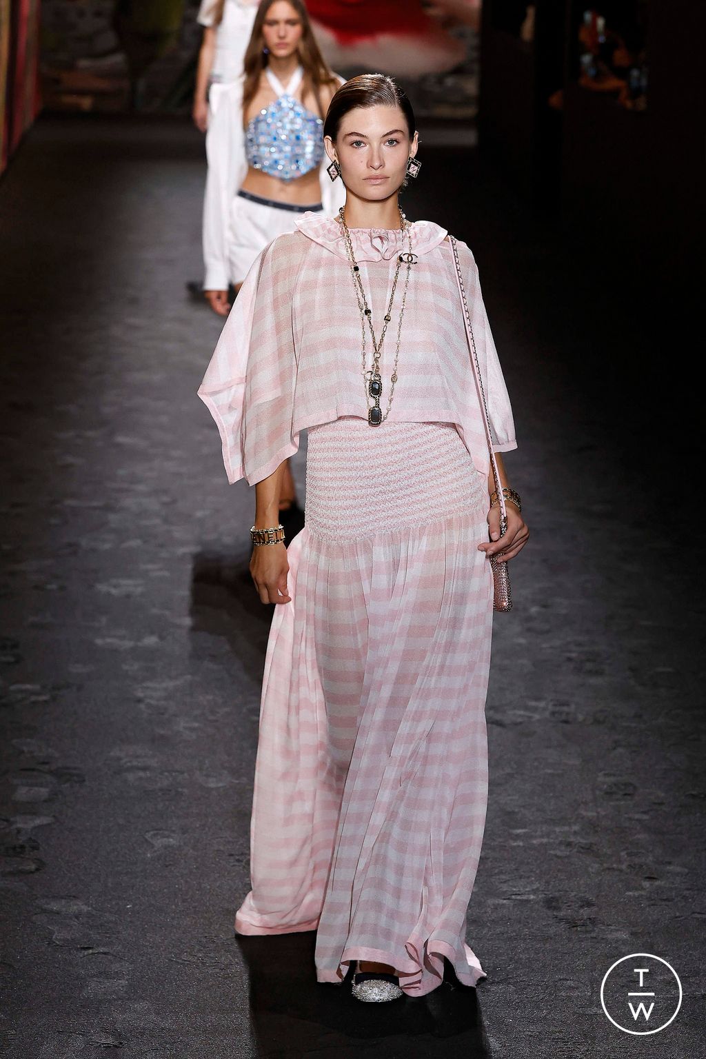 Fashion Week Paris Spring/Summer 2024 look 21 from the Chanel collection womenswear