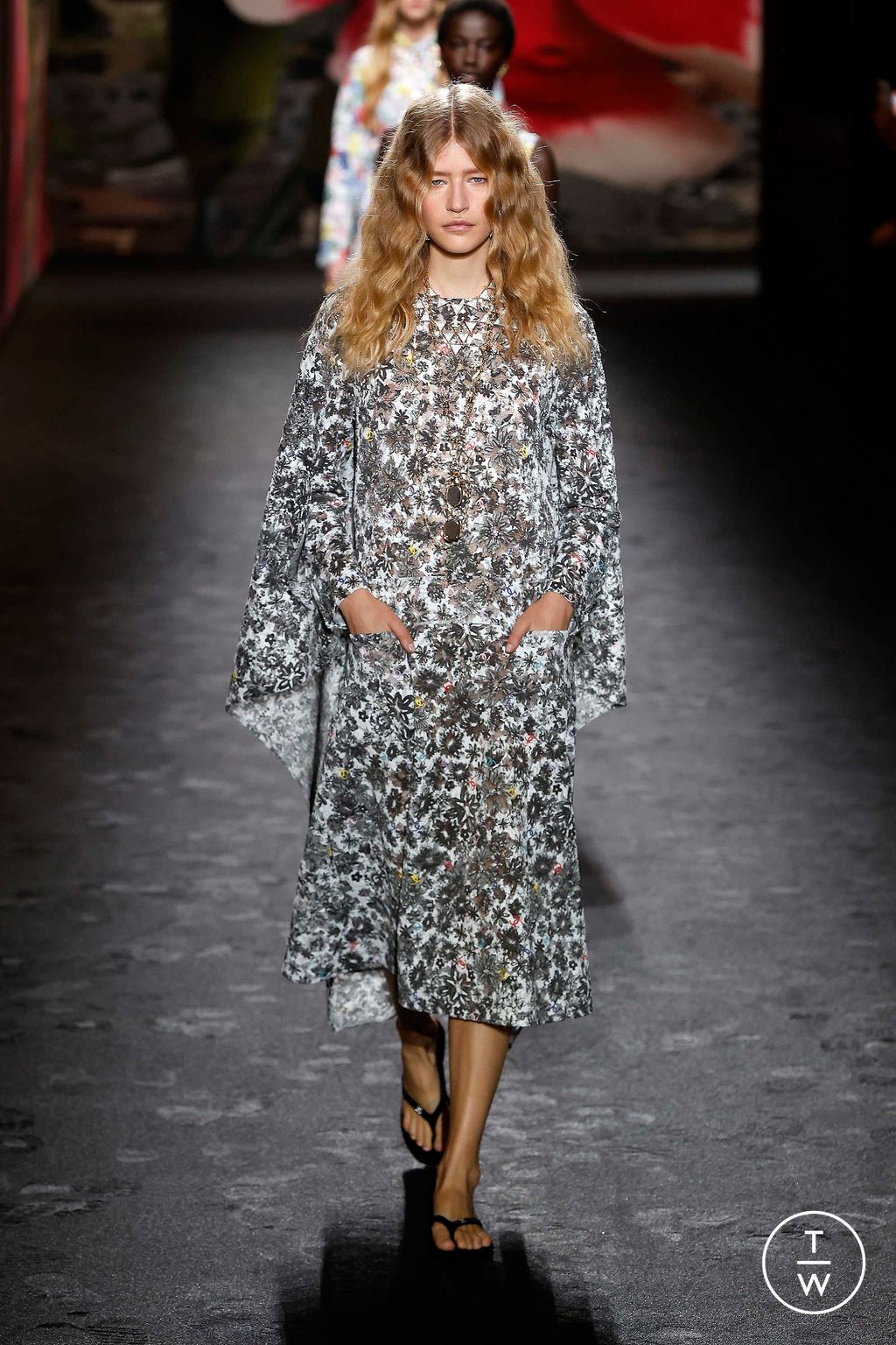 Fashion Week Paris Spring/Summer 2024 look 70 from the Chanel collection womenswear