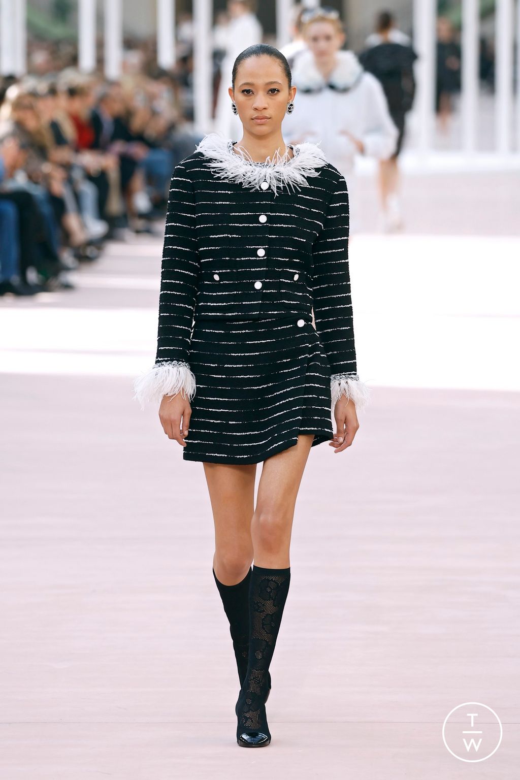 Fashion Week Paris Spring/Summer 2025 look 8 from the Chanel collection womenswear