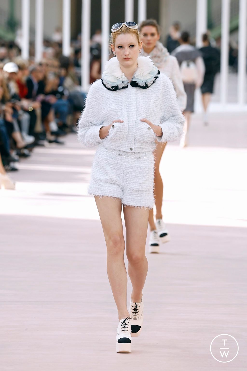 Fashion Week Paris Spring-Summer 2025 look 9 from the Chanel collection womenswear