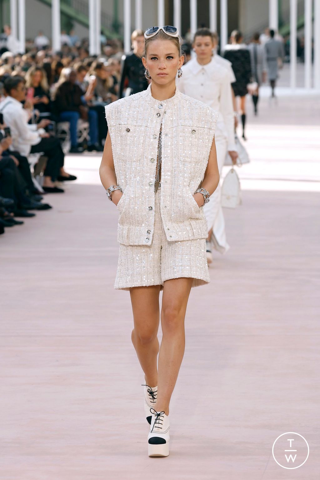 Fashion Week Paris Spring/Summer 2025 look 14 from the Chanel collection womenswear