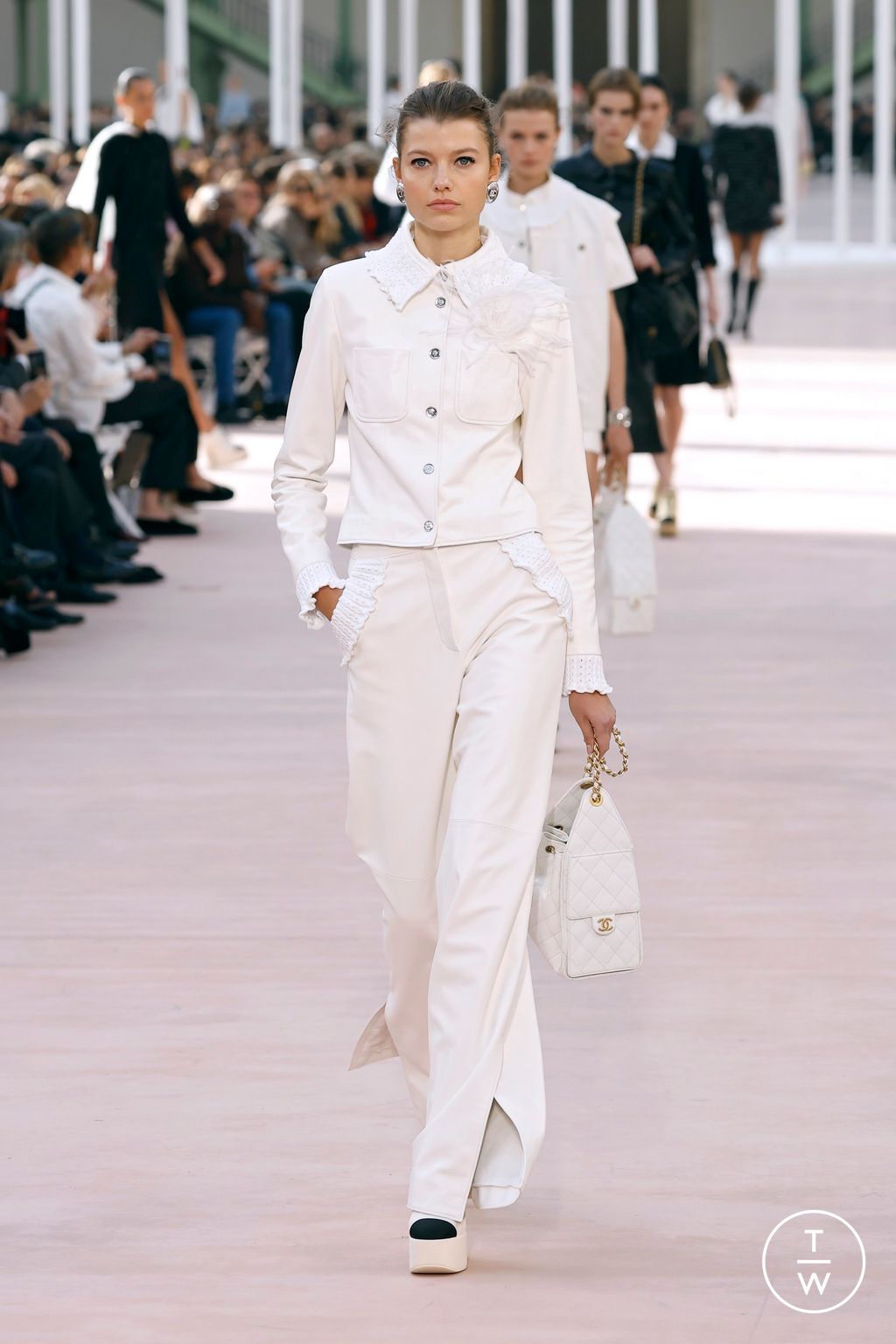 Fashion Week Paris Spring/Summer 2025 look 15 from the Chanel collection womenswear
