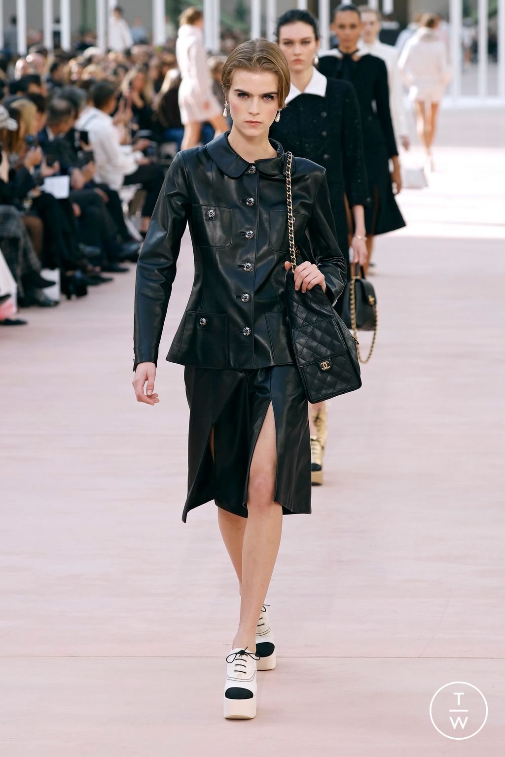 Fashion Week Paris Spring-Summer 2025 look 17 from the Chanel collection womenswear