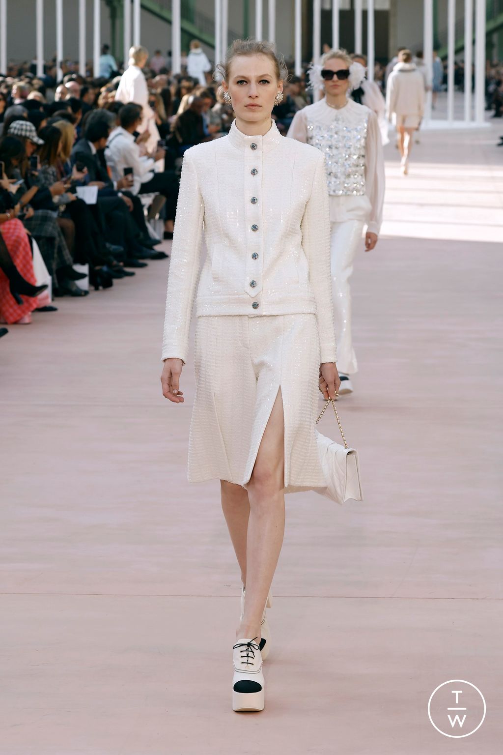 Fashion Week Paris Spring/Summer 2025 look 20 from the Chanel collection womenswear