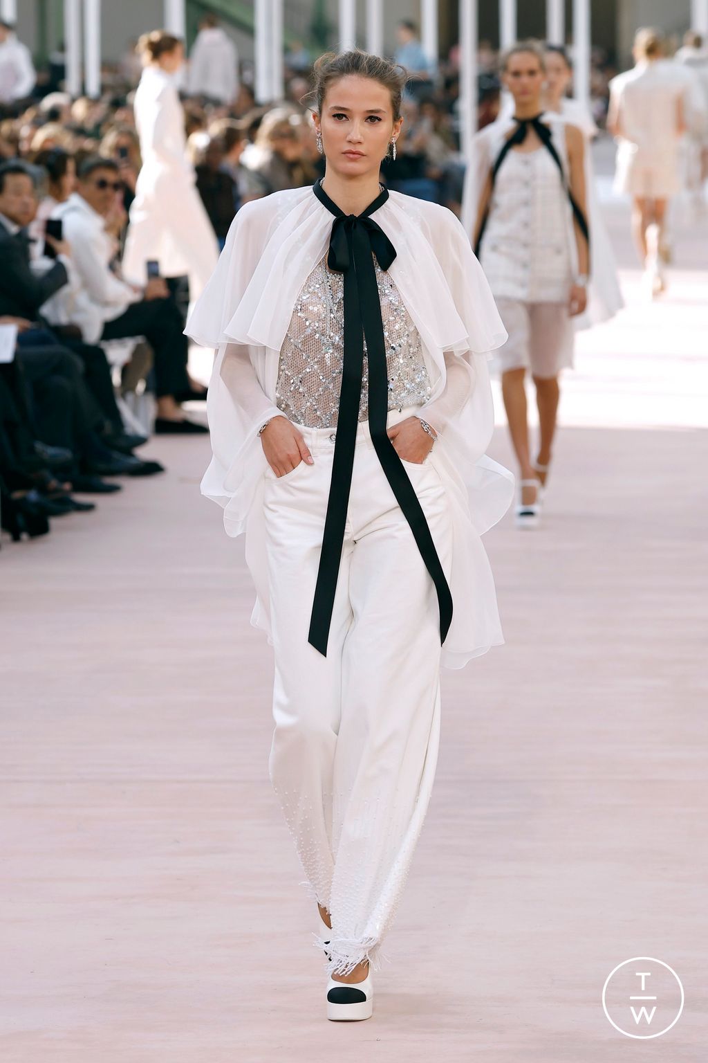 Fashion Week Paris Spring/Summer 2025 look 22 from the Chanel collection womenswear