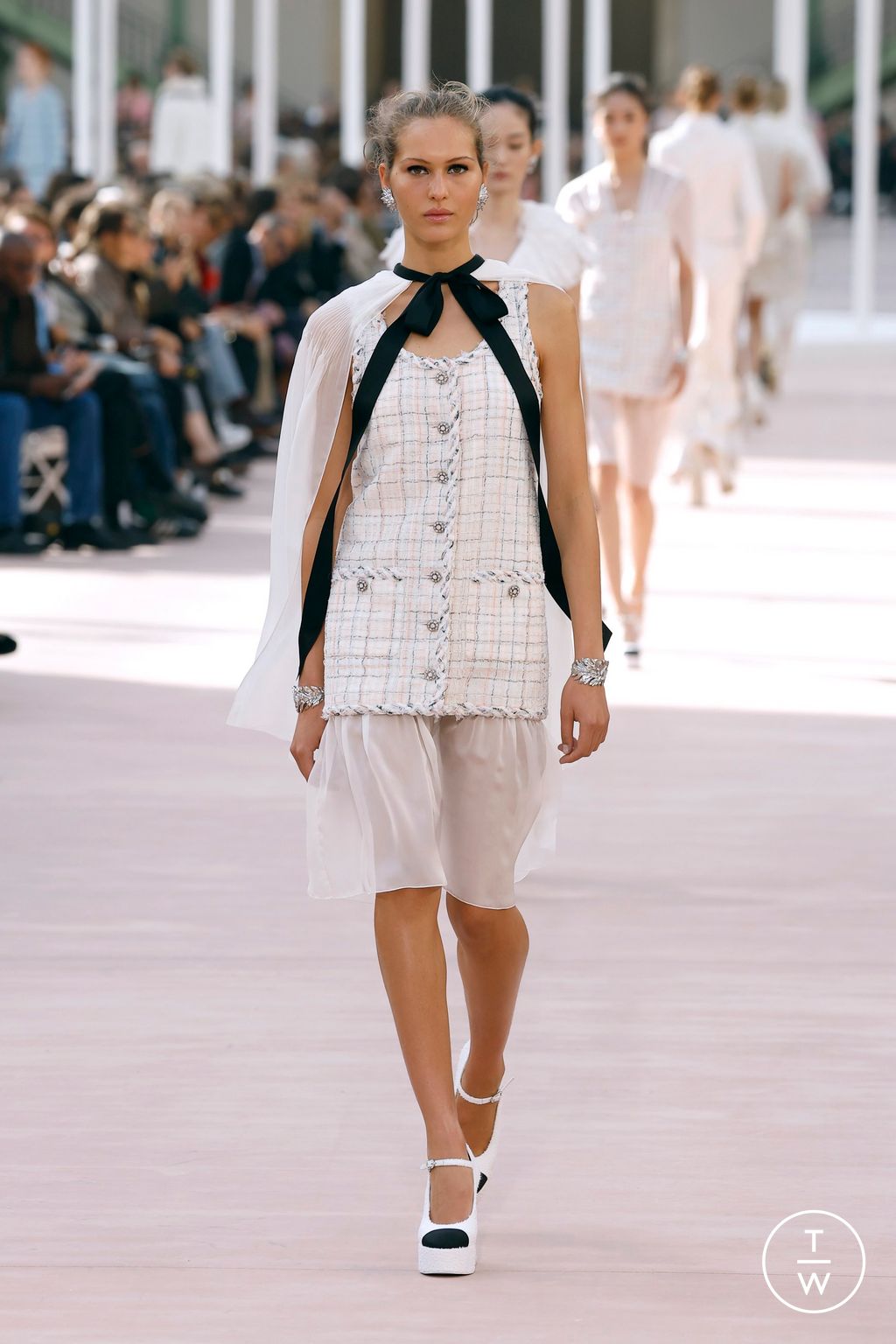 Fashion Week Paris Spring/Summer 2025 look 23 from the Chanel collection womenswear