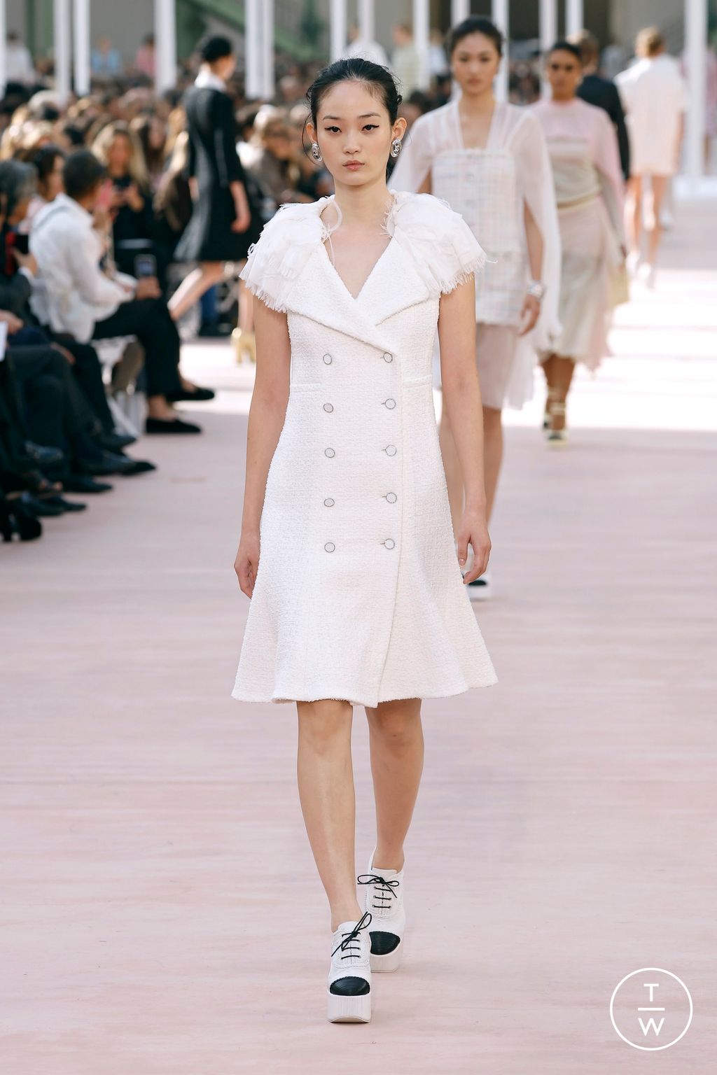 Fashion Week Paris Spring/Summer 2025 look 24 from the Chanel collection 女装