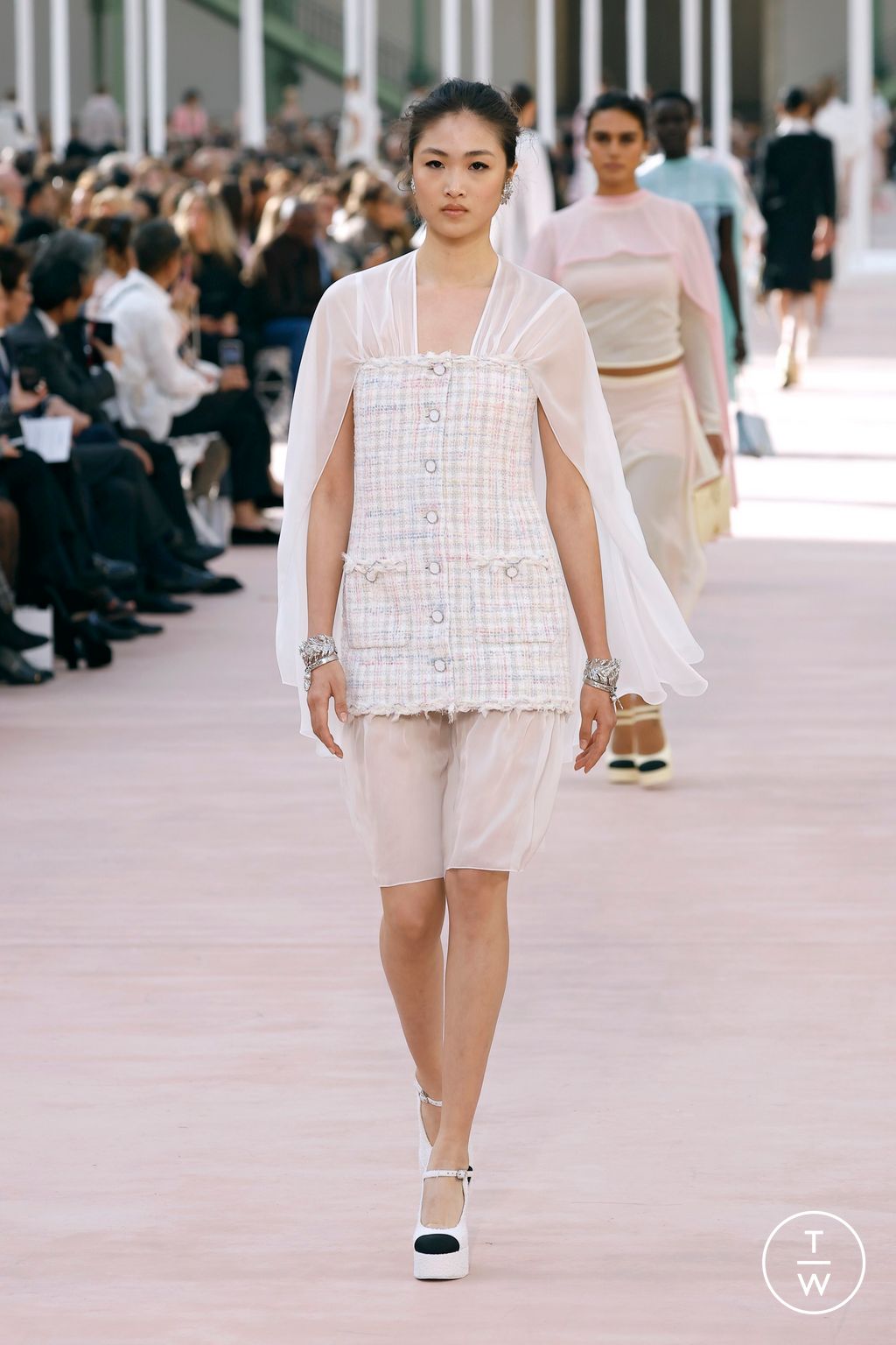 Fashion Week Paris Spring-Summer 2025 look 25 from the Chanel collection womenswear
