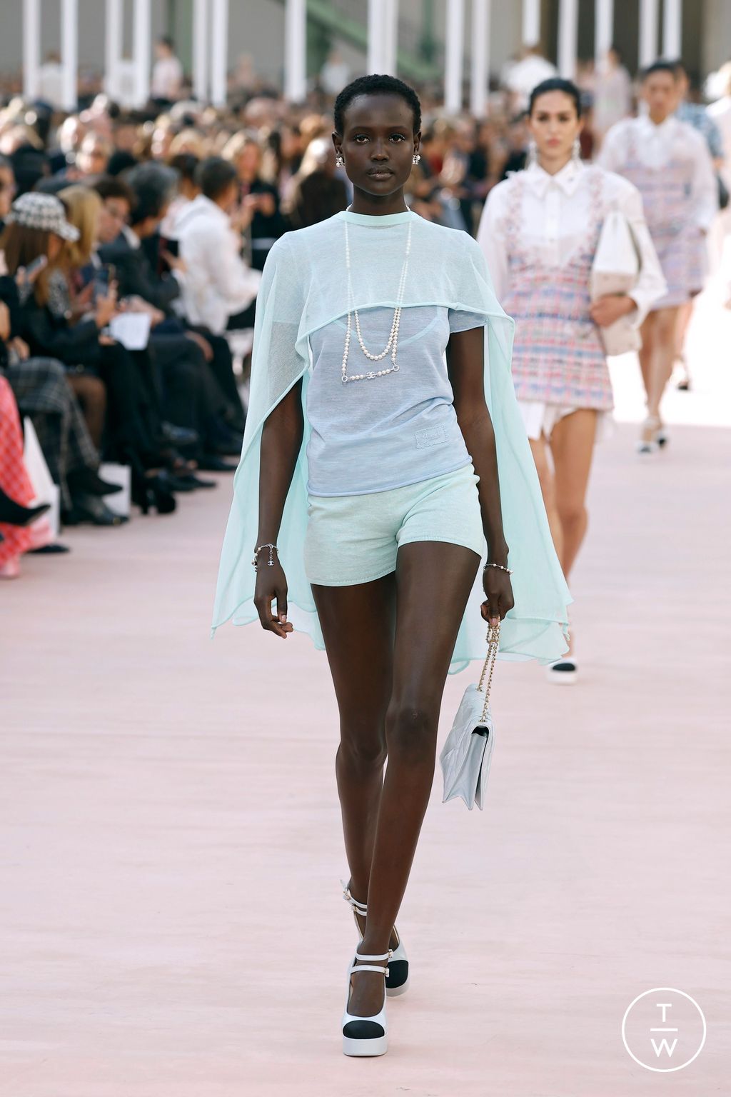 Fashion Week Paris Spring-Summer 2025 look 27 from the Chanel collection womenswear