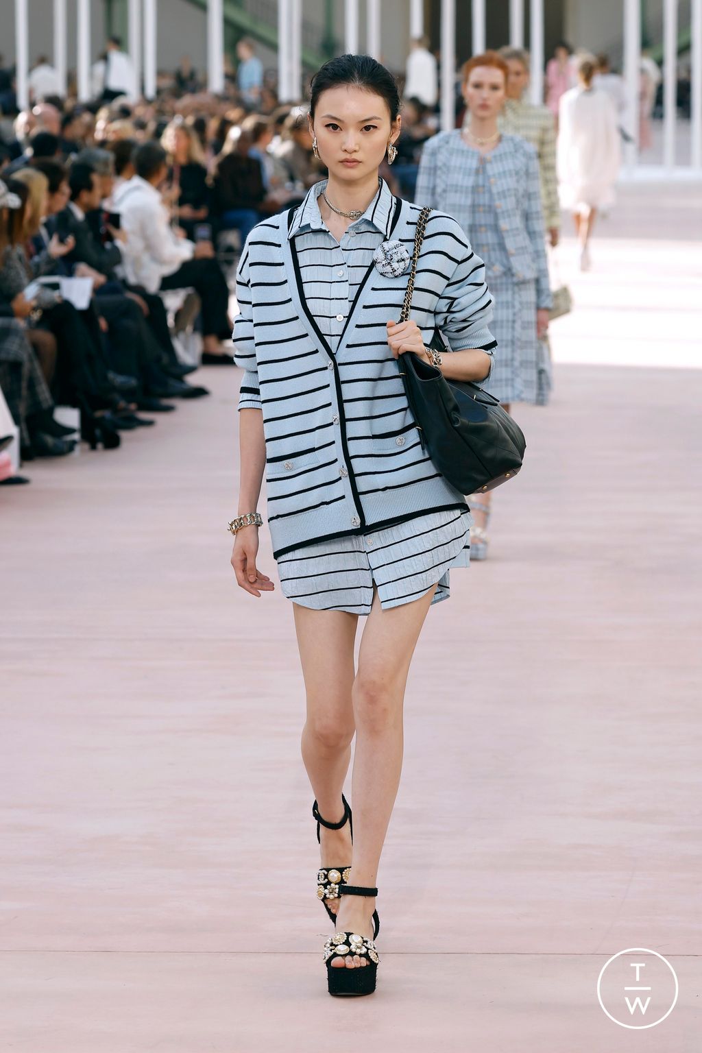 Fashion Week Paris Spring/Summer 2025 look 30 from the Chanel collection womenswear