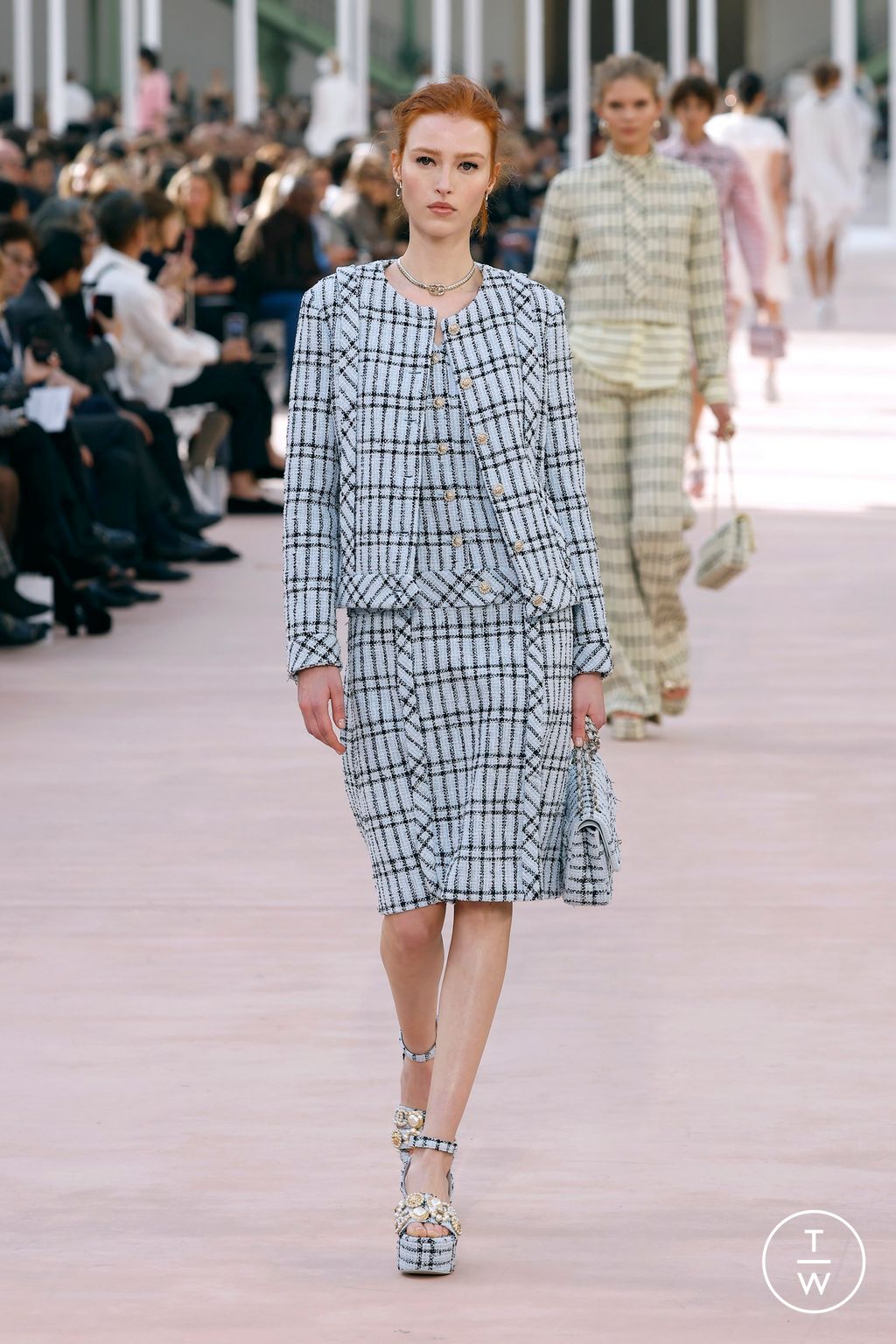 Fashion Week Paris Spring/Summer 2025 look 31 from the Chanel collection womenswear