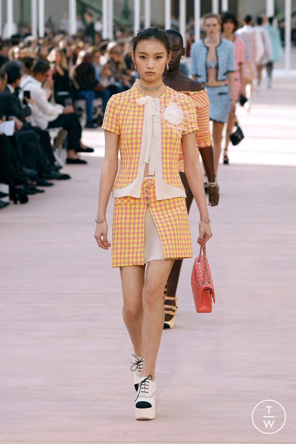Fashion Week Paris Spring-Summer 2025 look 36 from the Chanel collection womenswear