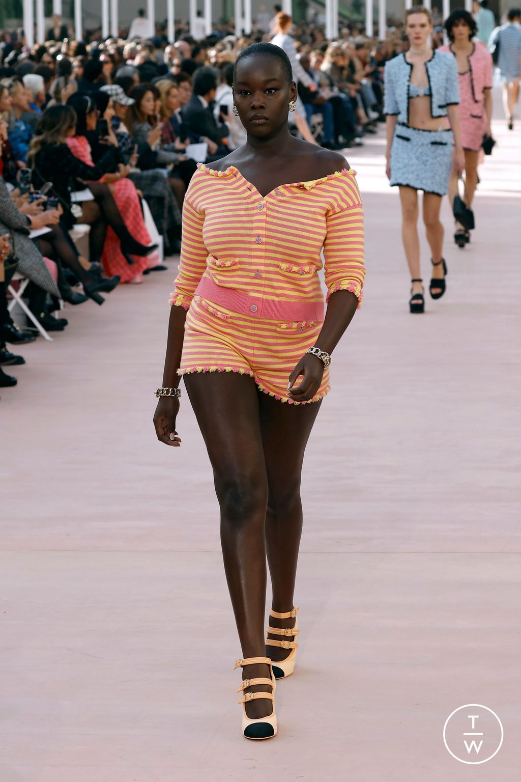 Fashion Week Paris Spring/Summer 2025 look 37 from the Chanel collection womenswear