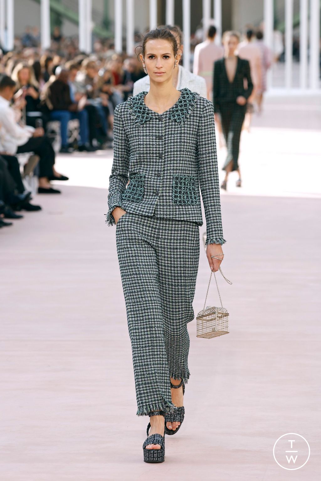 Fashion Week Paris Spring-Summer 2025 look 42 from the Chanel collection womenswear