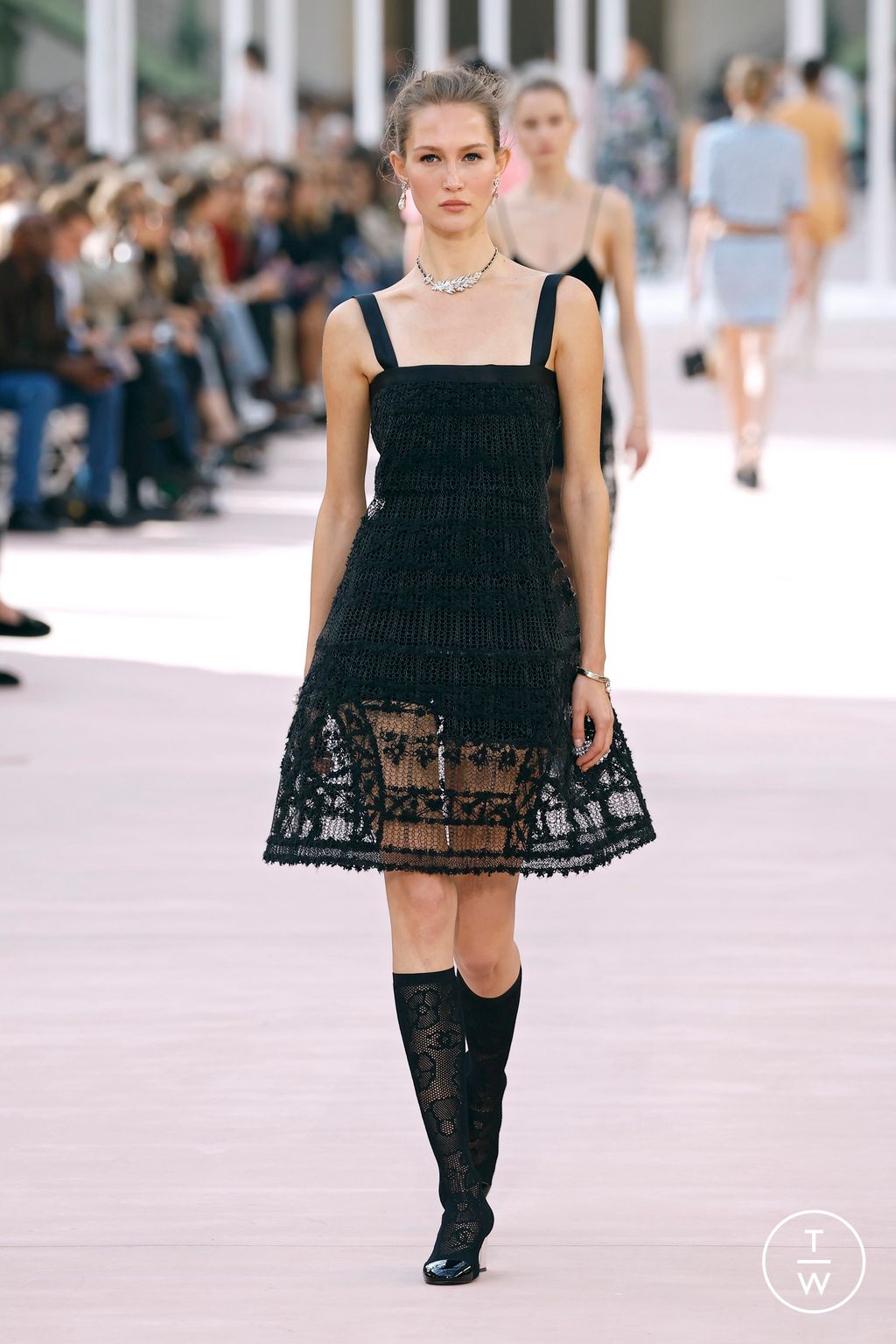 Fashion Week Paris Spring-Summer 2025 look 45 from the Chanel collection womenswear
