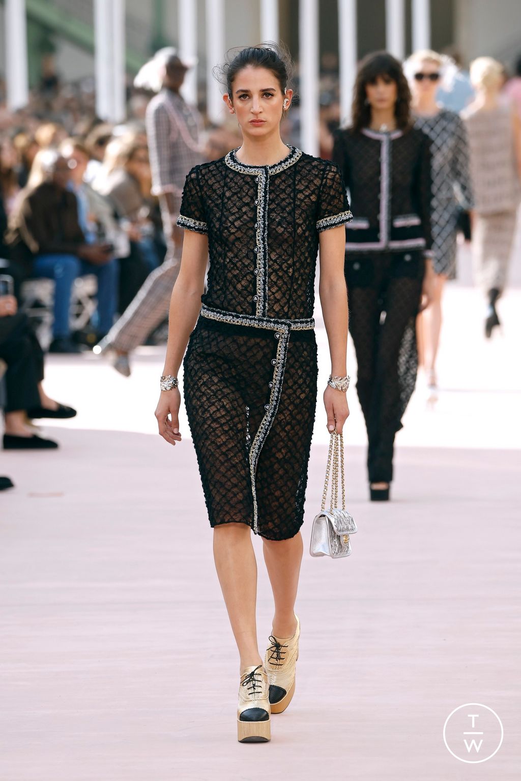 Fashion Week Paris Spring/Summer 2025 look 47 from the Chanel collection womenswear