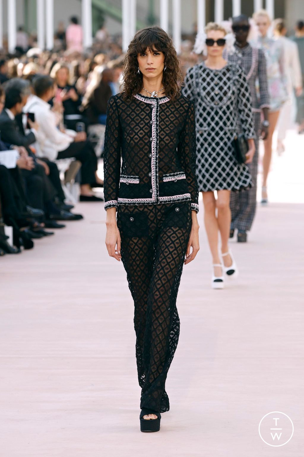 Fashion Week Paris Spring/Summer 2025 look 48 from the Chanel collection womenswear