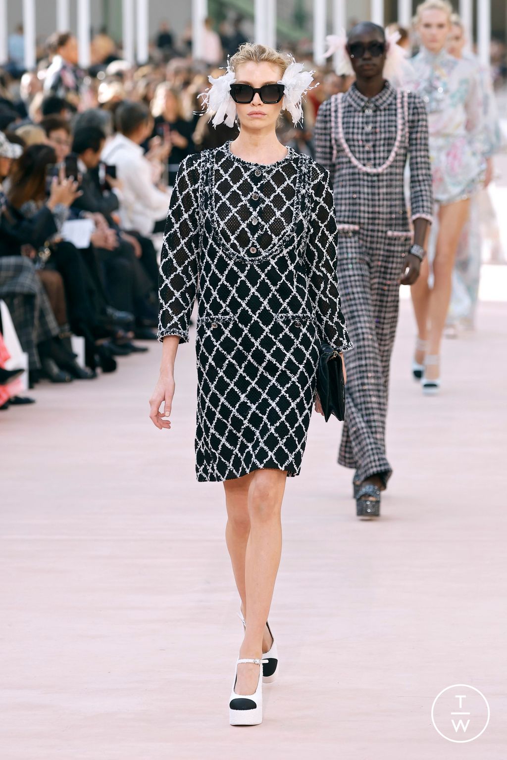 Fashion Week Paris Spring/Summer 2025 look 49 from the Chanel collection womenswear