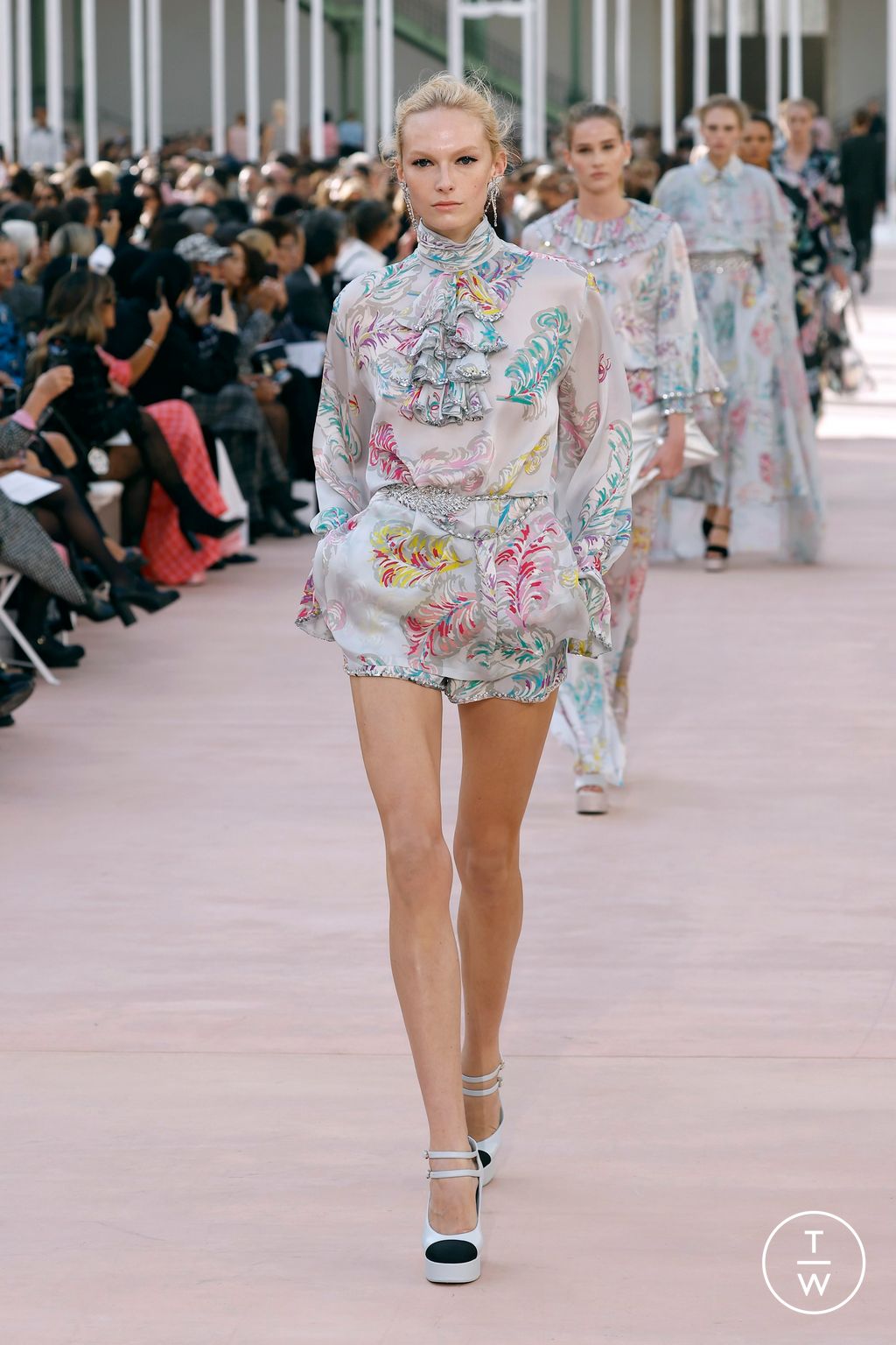 Fashion Week Paris Spring/Summer 2025 look 51 from the Chanel collection womenswear
