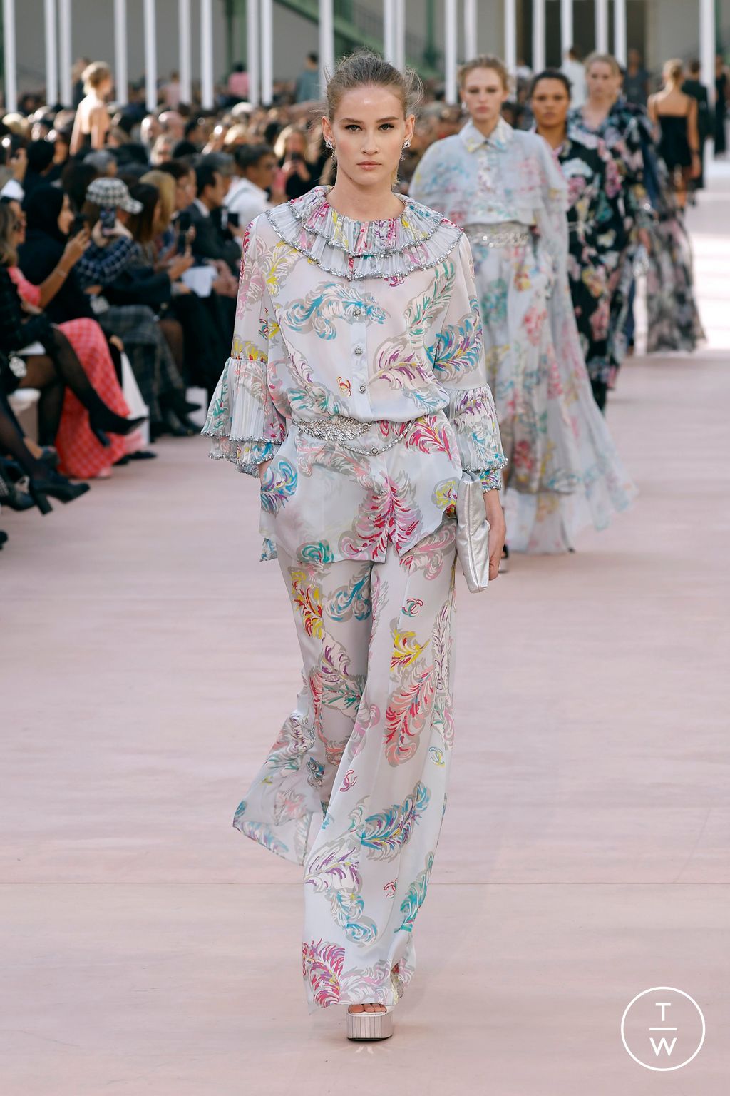 Fashion Week Paris Spring-Summer 2025 look 52 from the Chanel collection womenswear