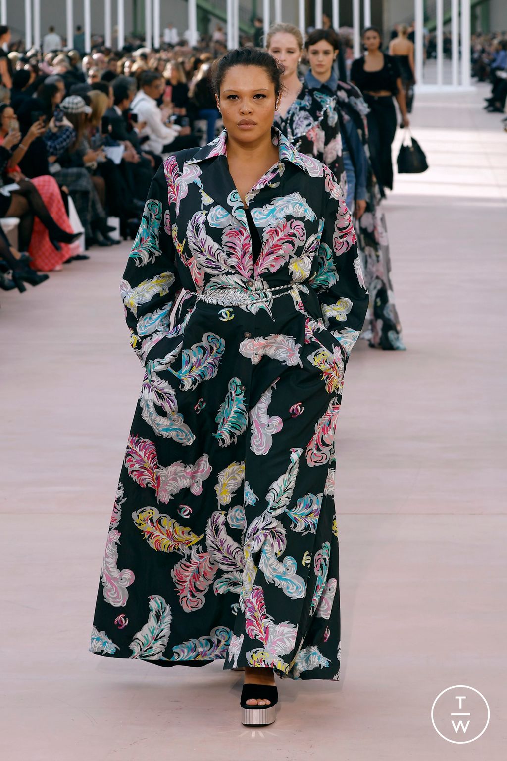 Fashion Week Paris Spring/Summer 2025 look 54 from the Chanel collection womenswear