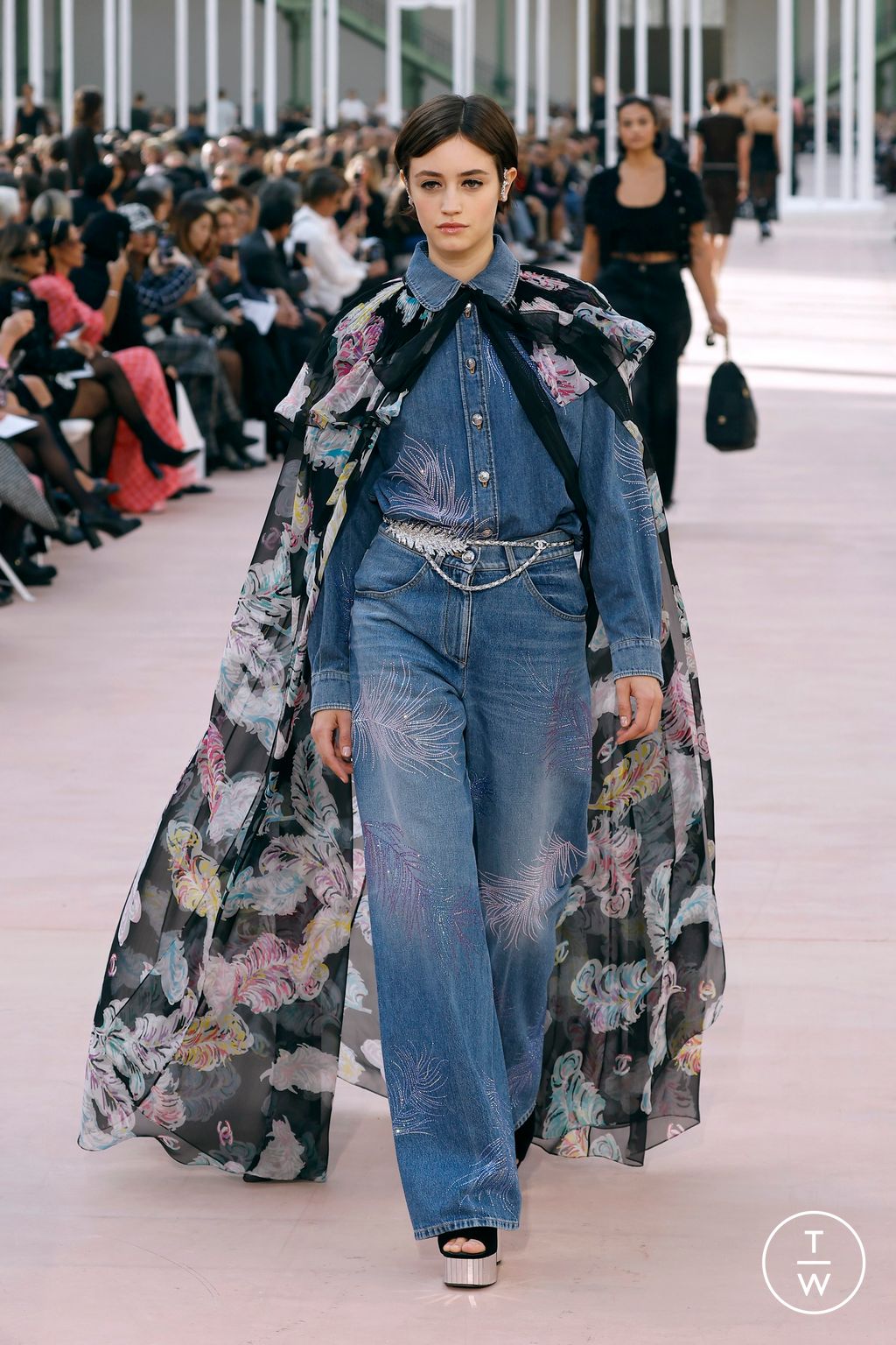 Fashion Week Paris Spring/Summer 2025 look 56 from the Chanel collection womenswear