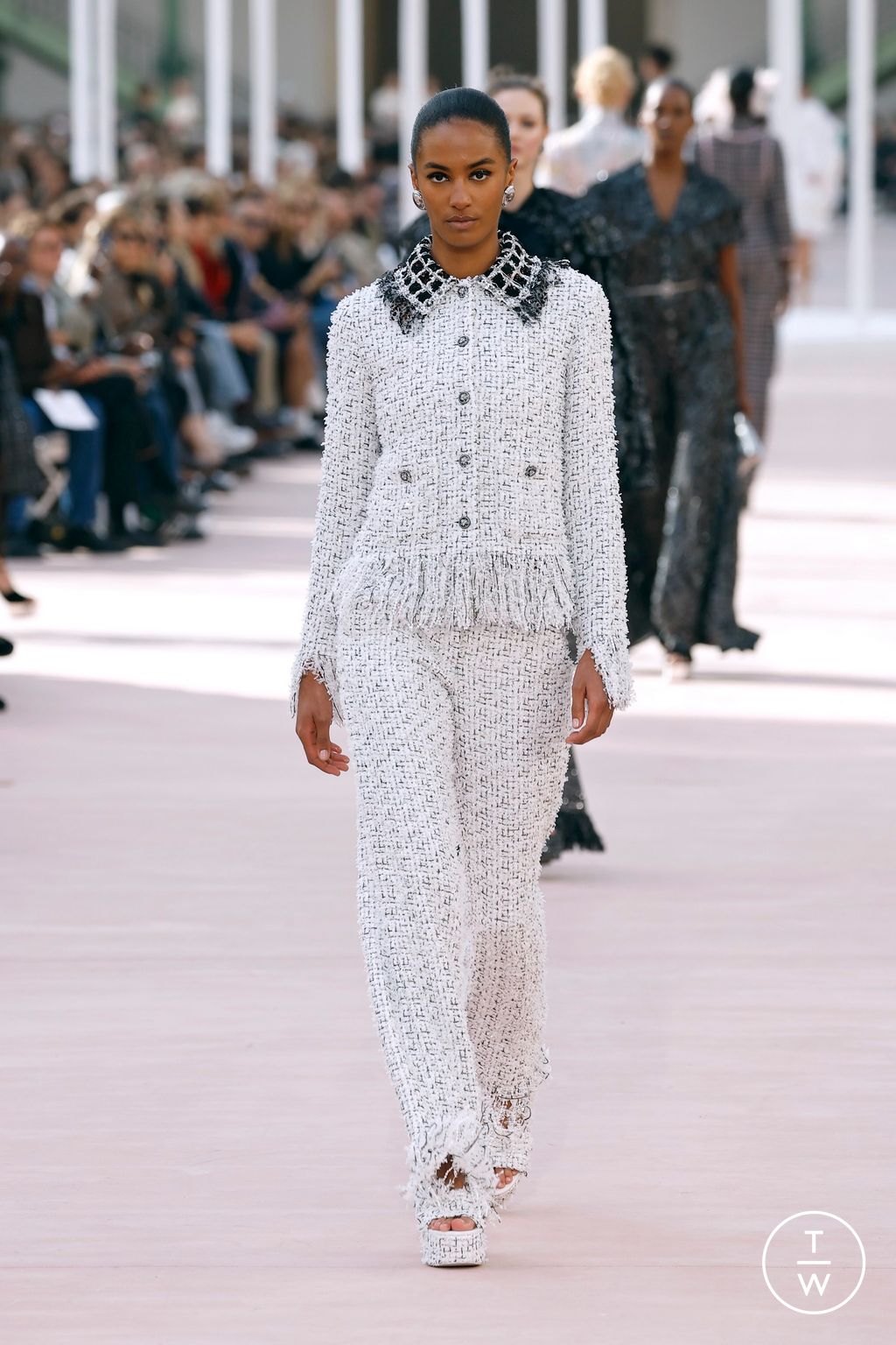 Fashion Week Paris Spring/Summer 2025 look 59 from the Chanel collection womenswear