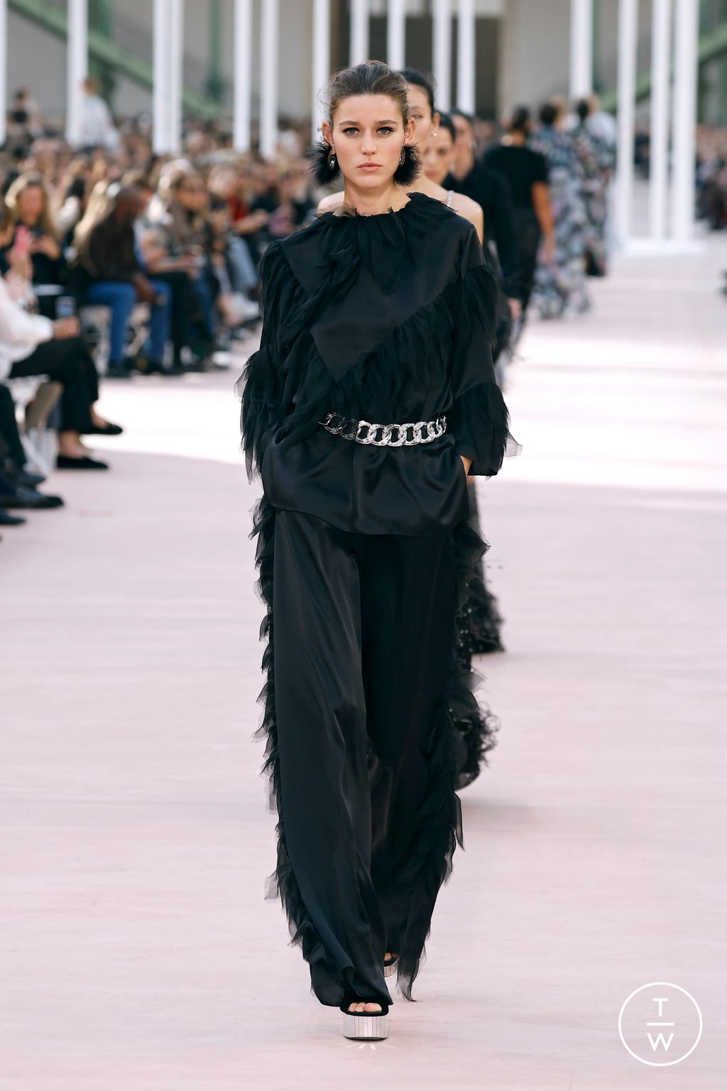 Fashion Week Paris Spring/Summer 2025 look 64 from the Chanel collection womenswear