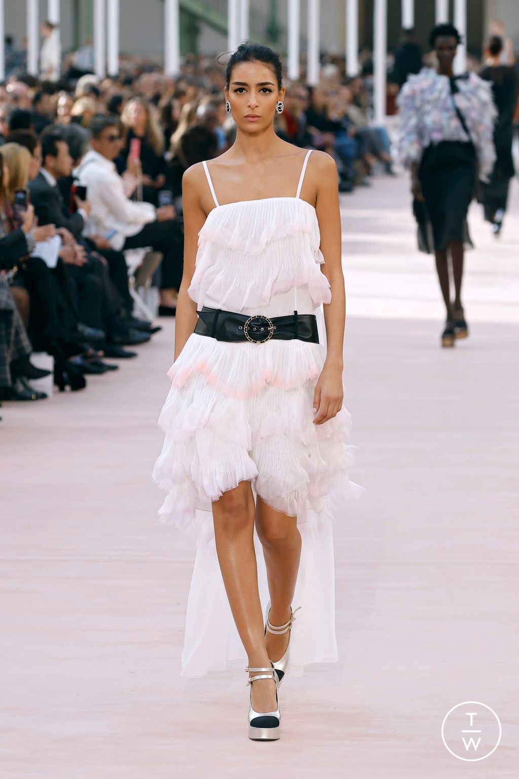 Fashion Week Paris Spring-Summer 2025 look 70 from the Chanel collection 女装