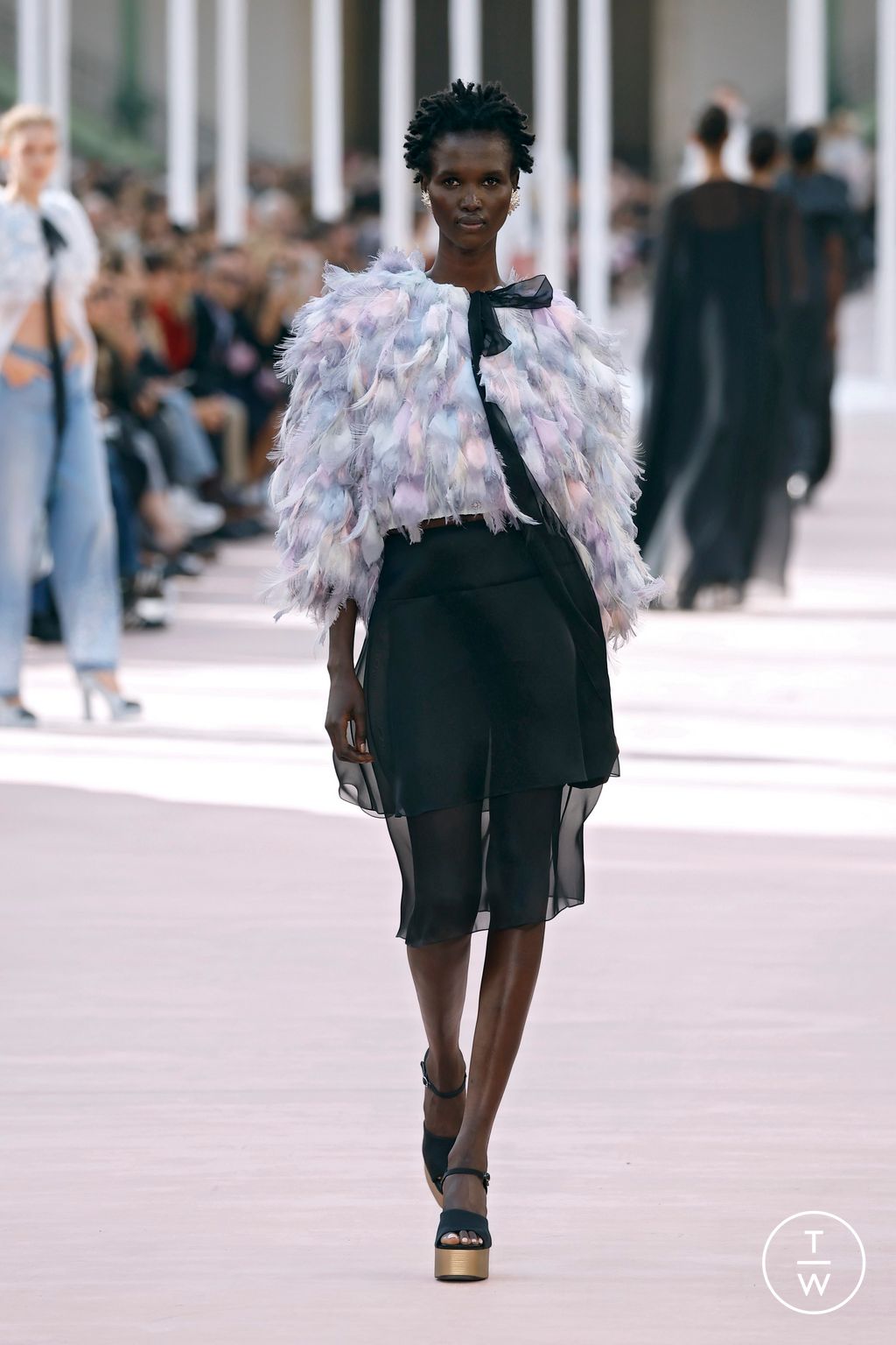 Fashion Week Paris Spring/Summer 2025 look 71 from the Chanel collection womenswear