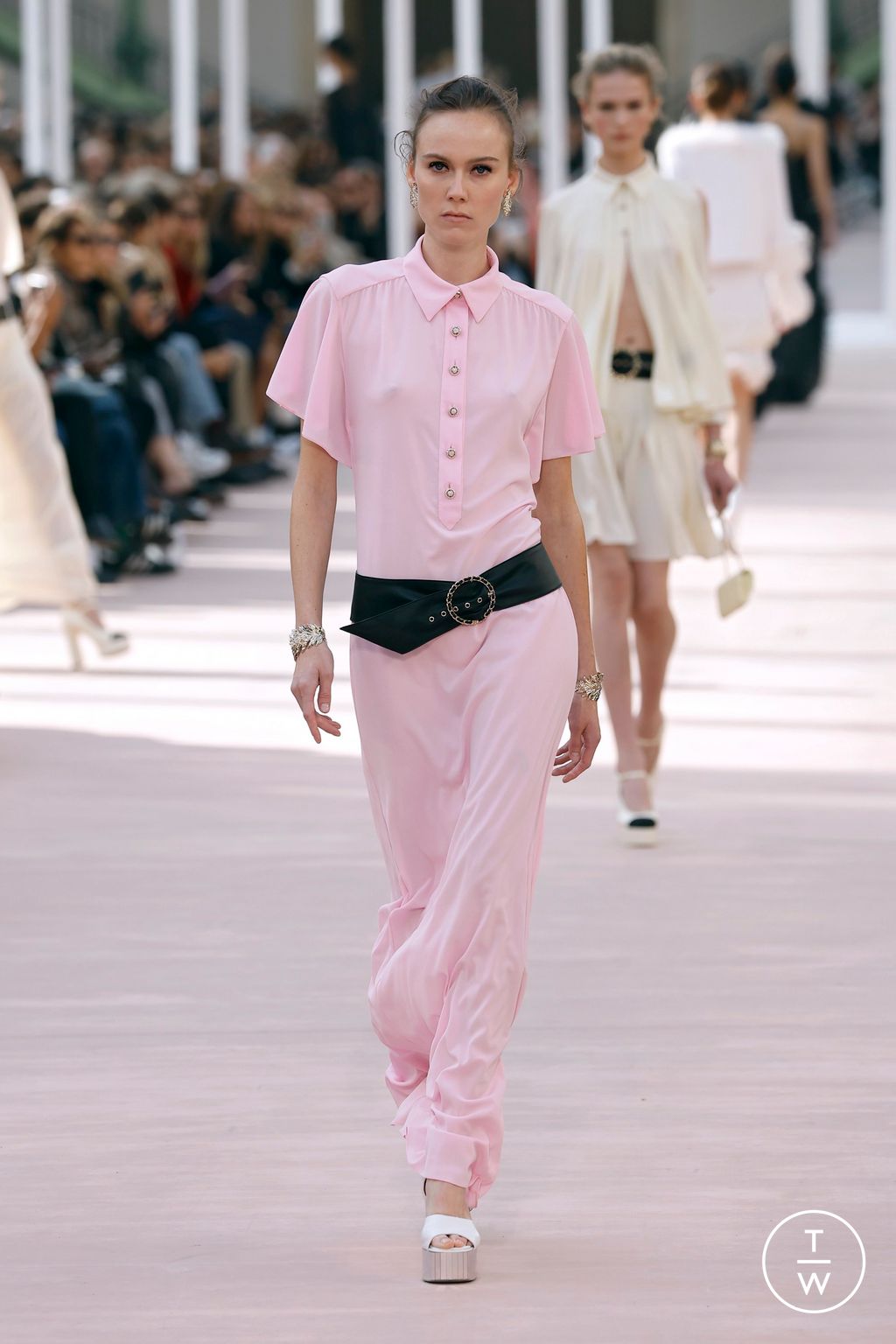 Fashion Week Paris Spring/Summer 2025 look 73 from the Chanel collection womenswear