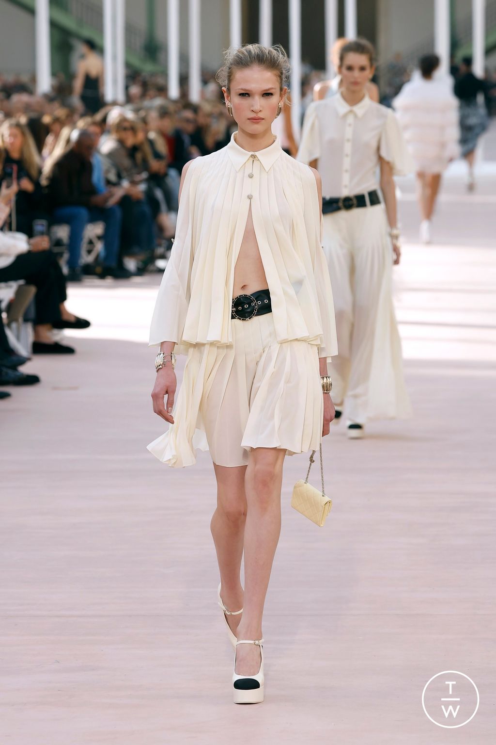 Fashion Week Paris Spring-Summer 2025 look 74 from the Chanel collection womenswear