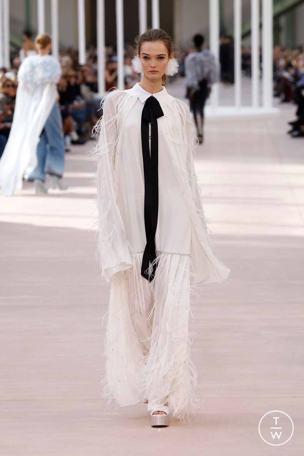 Fashion Week Paris Spring/Summer 2025 look 77 from the Chanel collection womenswear