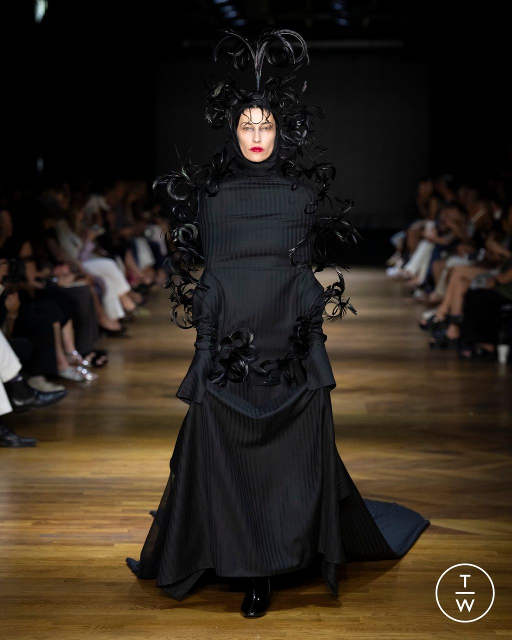 Fashion Week Paris Fall/Winter 2024 look 1 from the Charles de Vilmorin collection 高级定制