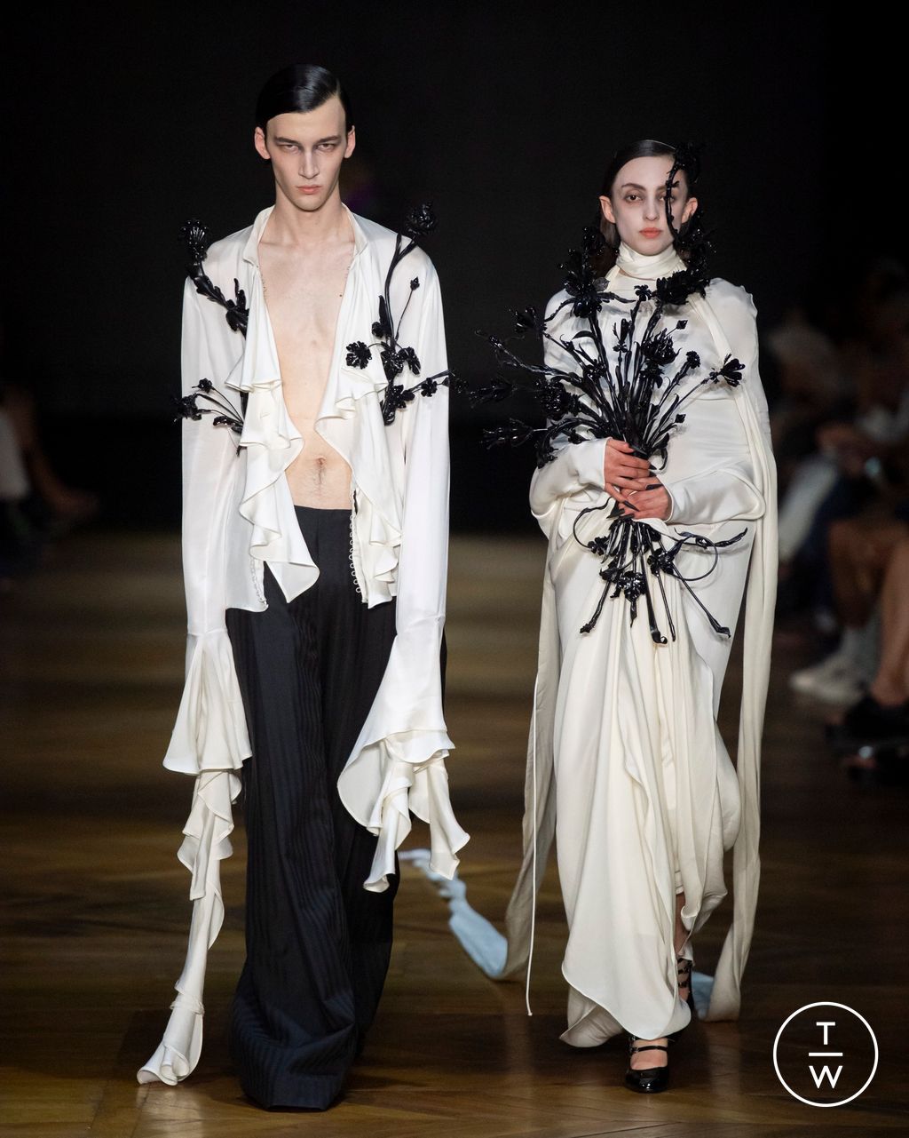 Fashion Week Paris Fall/Winter 2024 look 19 de la collection Charles de Vilmorin couture
