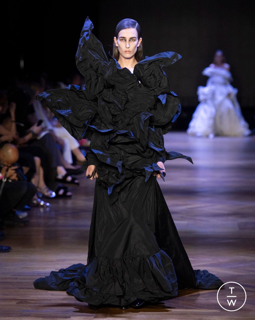 Fashion Week Paris Fall/Winter 2024 look 22 from the Charles de Vilmorin collection couture