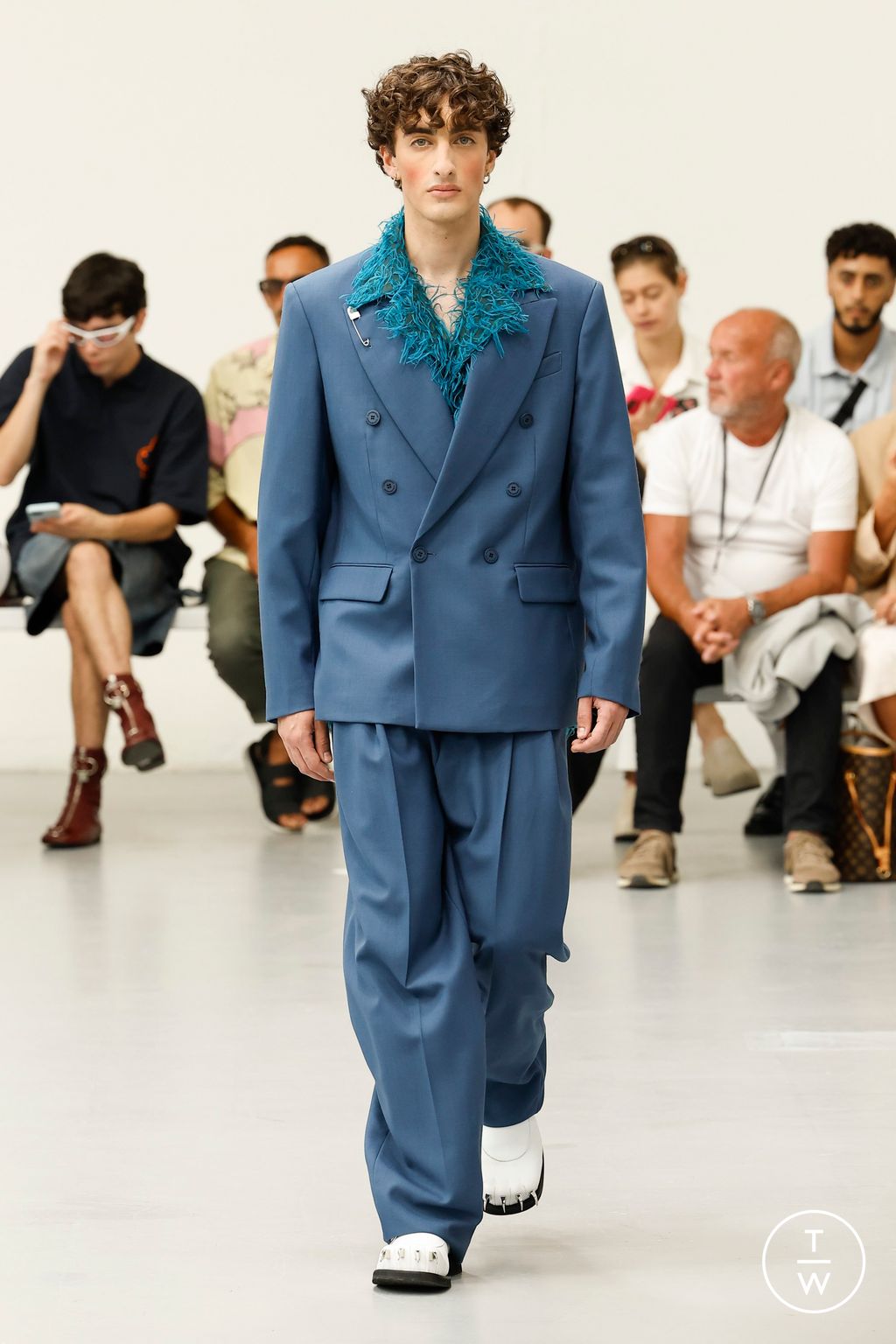 Fashion Week Milan Spring/Summer 2024 look 3 from the Charles Jeffrey LOVERBOY collection 男装