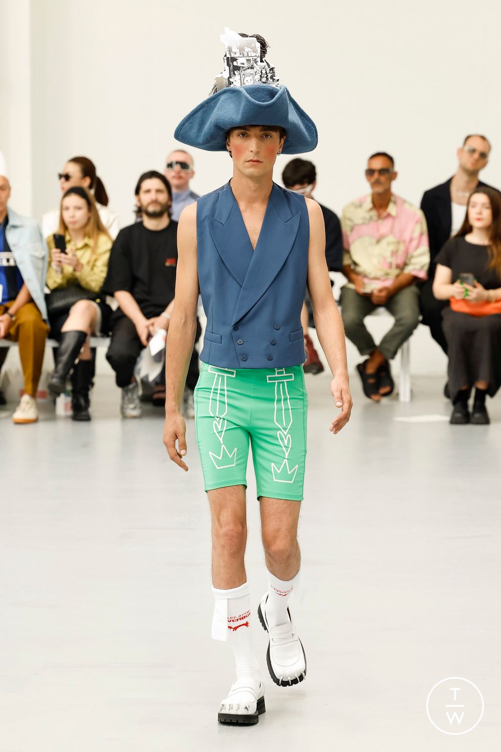 Fashion Week Milan Spring/Summer 2024 look 6 from the Charles Jeffrey LOVERBOY collection 男装