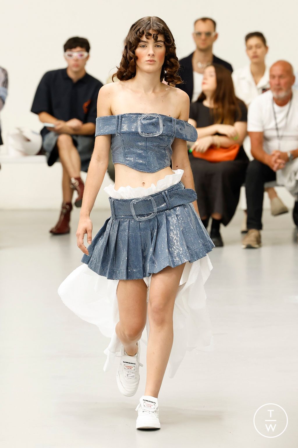 Fashion Week Milan Spring/Summer 2024 look 11 de la collection Charles Jeffrey LOVERBOY menswear