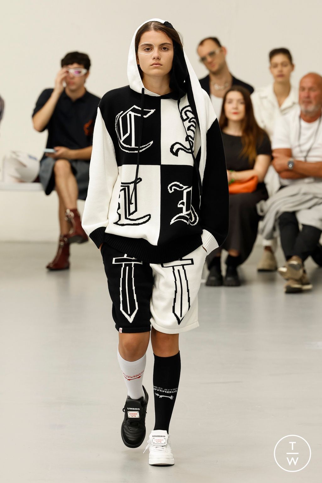 Fashion Week Milan Spring/Summer 2024 look 36 from the Charles Jeffrey LOVERBOY collection 男装