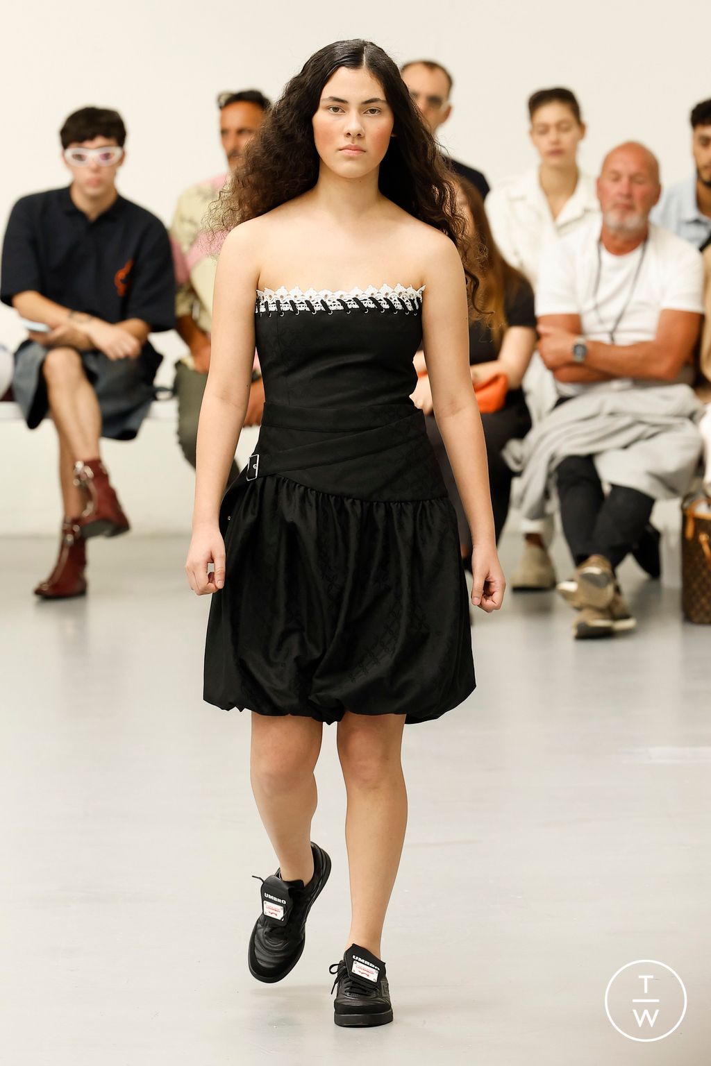 Fashion Week Milan Spring/Summer 2024 look 37 de la collection Charles Jeffrey LOVERBOY menswear
