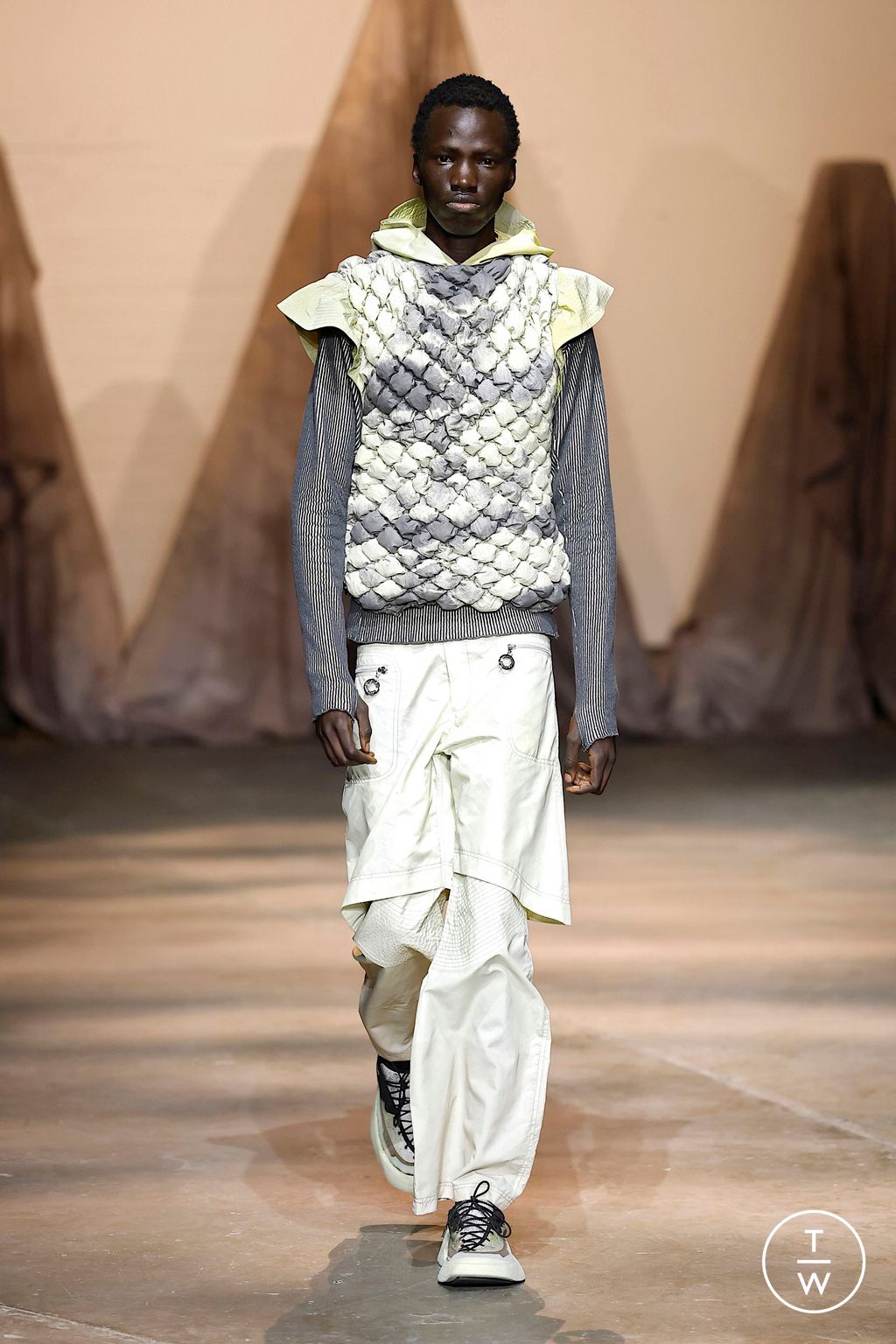 Fashion Week London Fall/Winter 2025 look 2 from the Charlie Constantinou collection womenswear