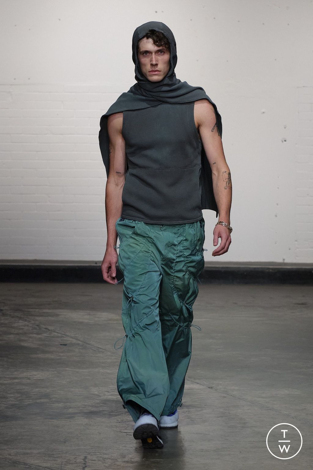 Fashion Week London Spring/Summer 2025 look 18 from the Charlie Constantinou collection womenswear
