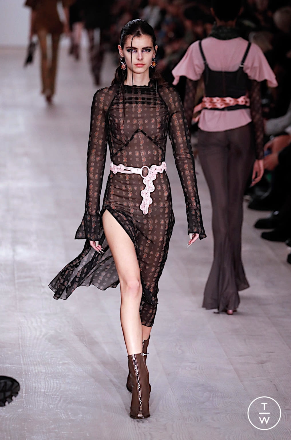 Fashion Week London Fall/Winter 2020 look 7 from the Charlotte Knowles collection 女装