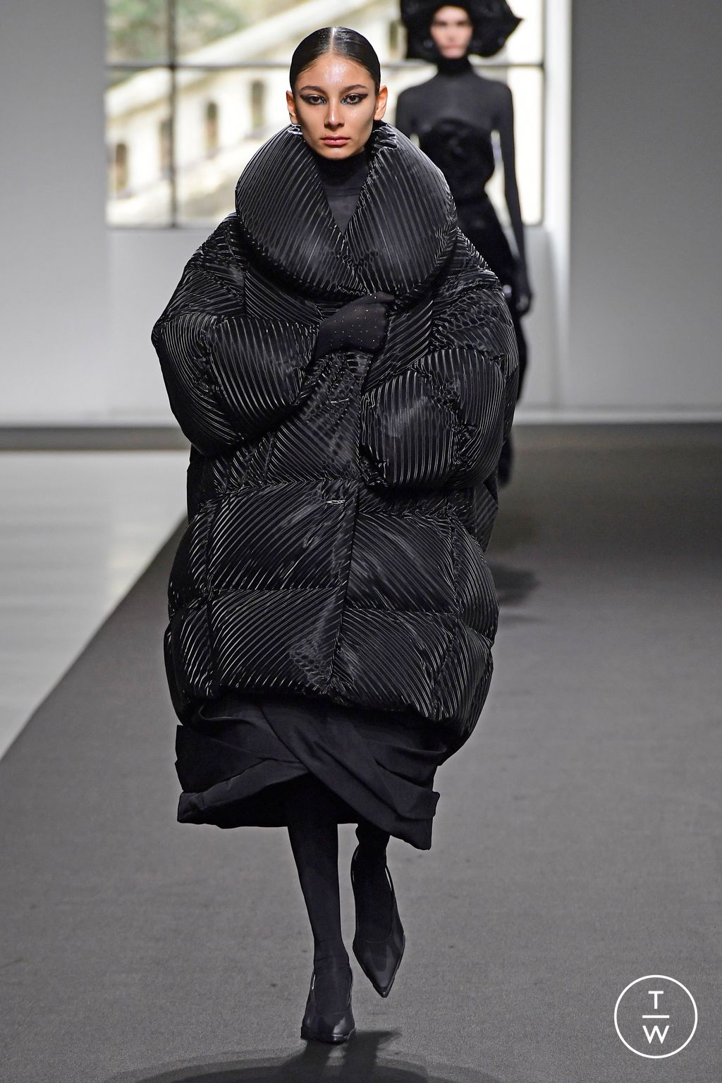 Fashion Week Paris Fall/Winter 2023 look 19 de la collection Chen Peng womenswear