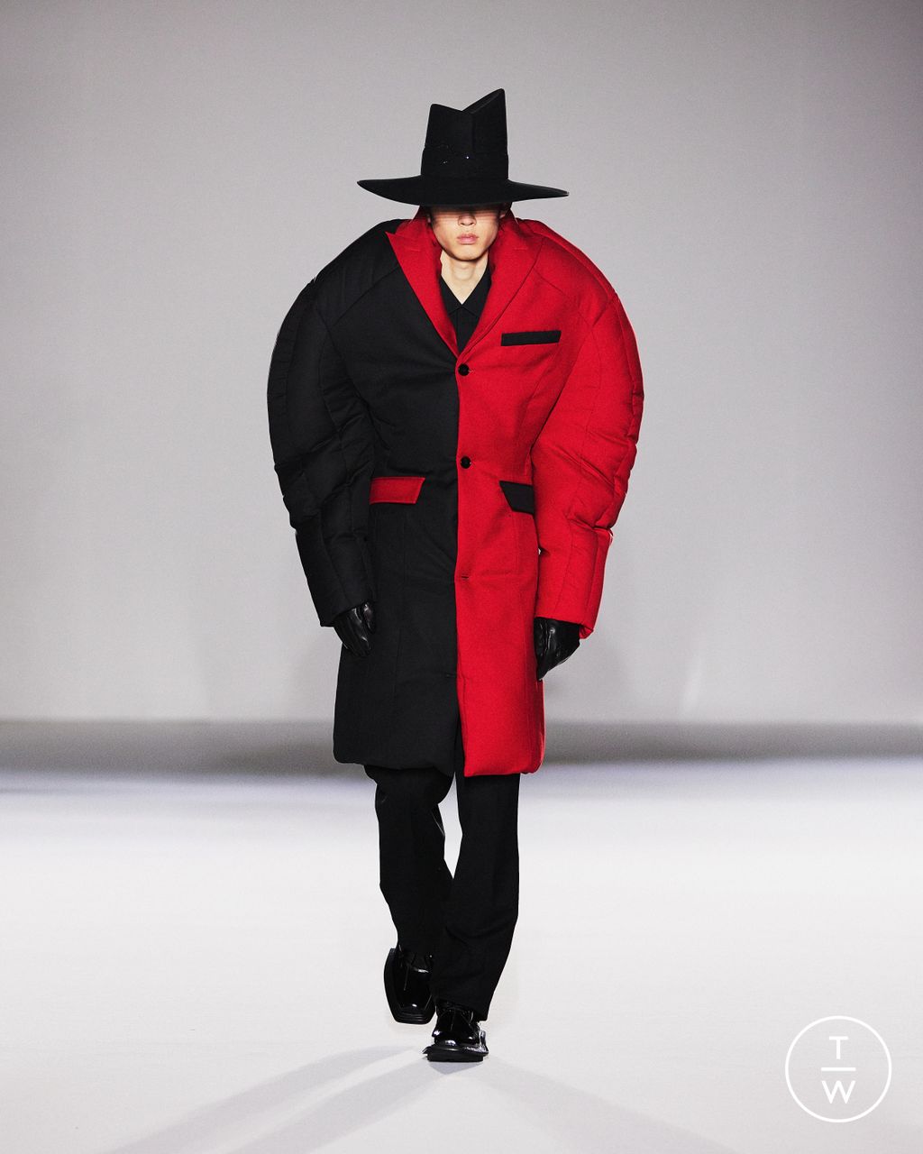 Fashion Week Paris Fall/Winter 2024 look 4 from the Chen Peng collection womenswear