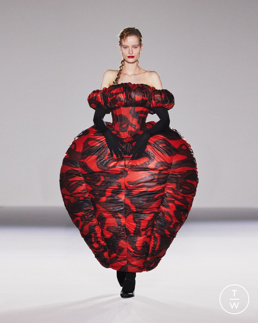 Fashion Week Paris Fall/Winter 2024 look 7 de la collection Chen Peng womenswear