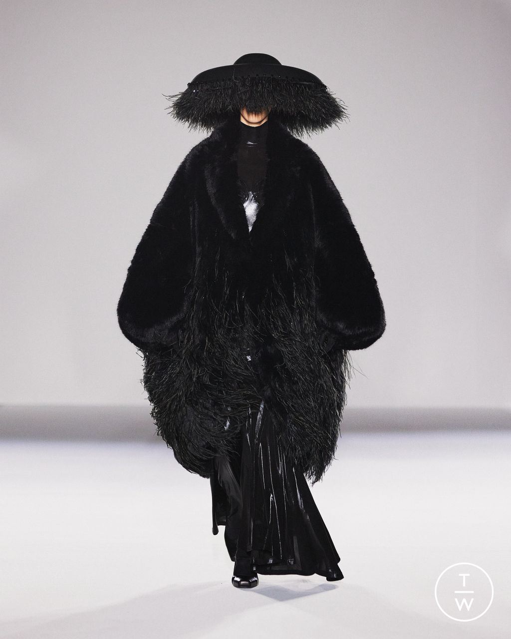 Fashion Week Paris Fall/Winter 2024 look 10 de la collection Chen Peng womenswear